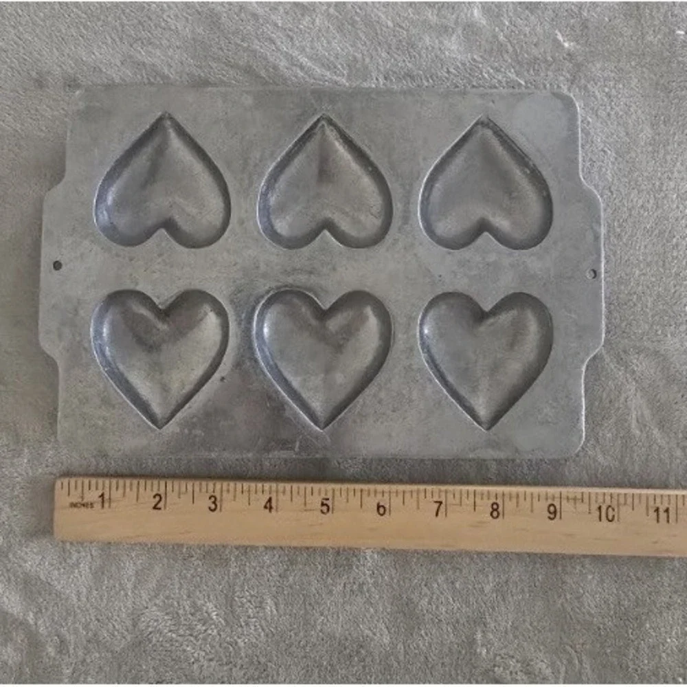 Vintage Heart Pan Candy Mold Baking Hearts Wall Hanging 9.5